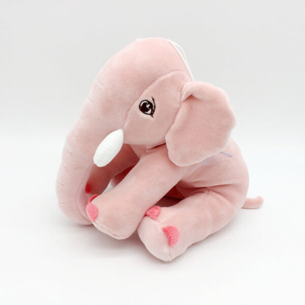 Bébé éléphant en peluche