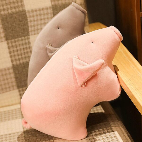 19c05b3e-7ad8-4a9b-ab12-877b0001d640.jpg Oreiller en peluche en forme de cochon endormi