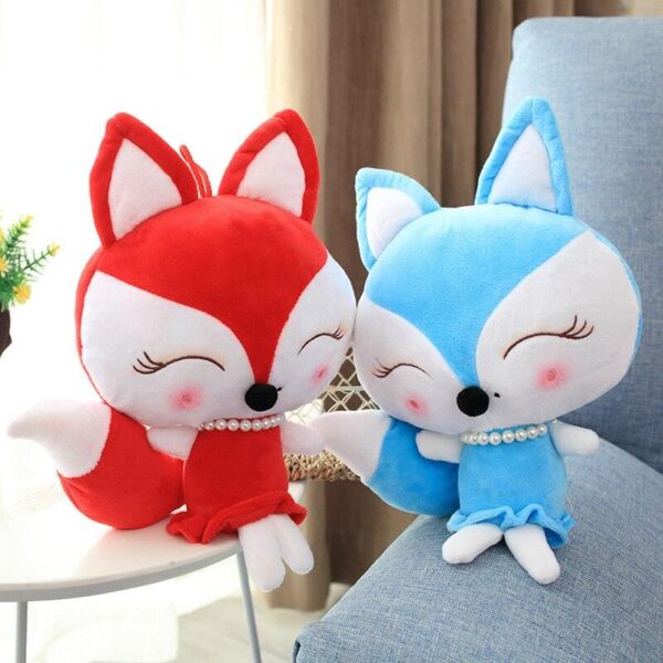 22eb607012d44f5b90355af8a5a78457_5c961b7c-2ef6-4157-86e3-4ba71f55b8c5.jpg Poupée en peluche Renard