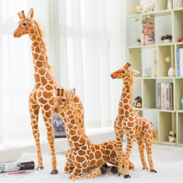 2c19ef551326875cf475363215759d6a_4ec7a583-1659-4e16-a6df-2e576f53bce2.jpg Girafe en peluche pour la chambre d'enfant