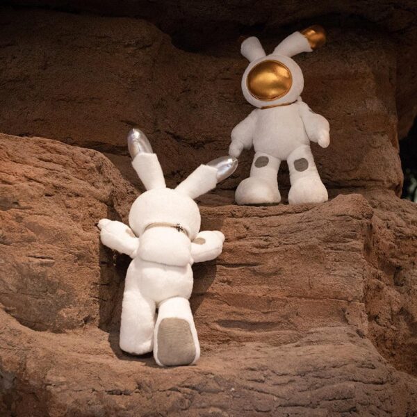 3f019665-3beb-40a6-8da7-c4cd2cae460a_48be132c-9622-4b46-ade1-33df812fcd5c.jpg Figurine Kawaii Spacesuit Bunny Rabbit (lapin en combinaison spatiale)