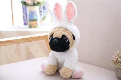 Adorable poupée chiot carlin en peluche