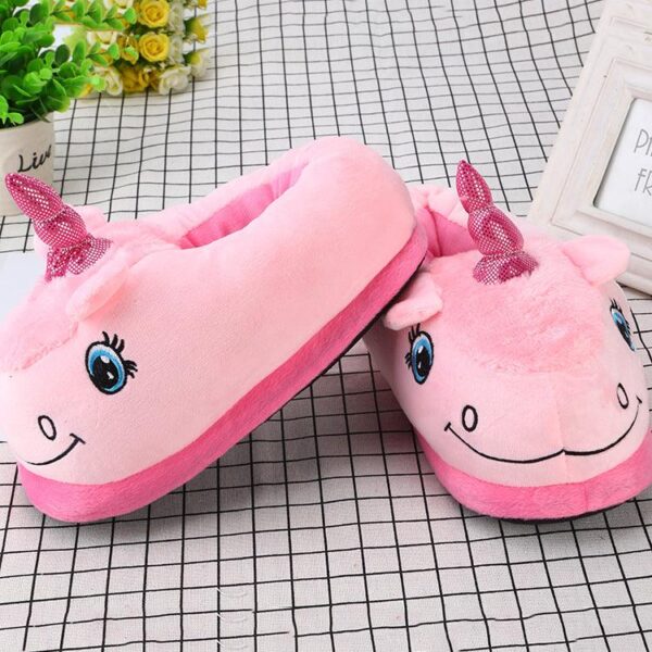 4afc222aa645aea90e1dcd201444a311_3daba531-6846-43a3-acc4-92c65eecb4fc.jpg Chaussons licorne mignons