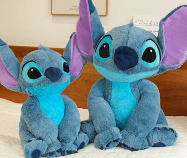 Grande Peluche Stitch <br> Stitch le Fantaisiste™