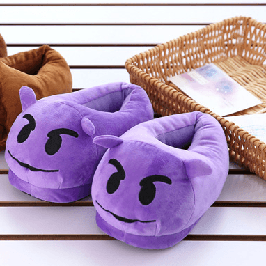 5264d5fe0236533d7191112410914a50_ed1d33e4-a039-4a11-9b81-ca198be784ca.png Emoji pantoufles qq expression peluche dessin animé