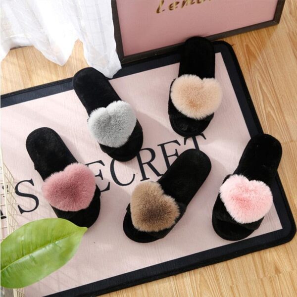 59e48affa30a09dd462828828a131aae_1399cf02-cf2c-46b2-99ac-46e261d94b7a.jpg Chaussons en peluche pour femmes Hear Pom Pom