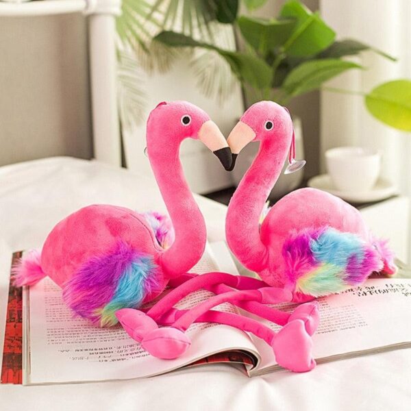 64e9f366-47b6-41b1-8386-78c9c2f8a031.jpg Jouets en peluche colorés en forme de flamant rose