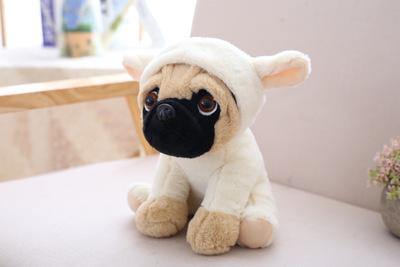 Adorable poupée chiot carlin en peluche