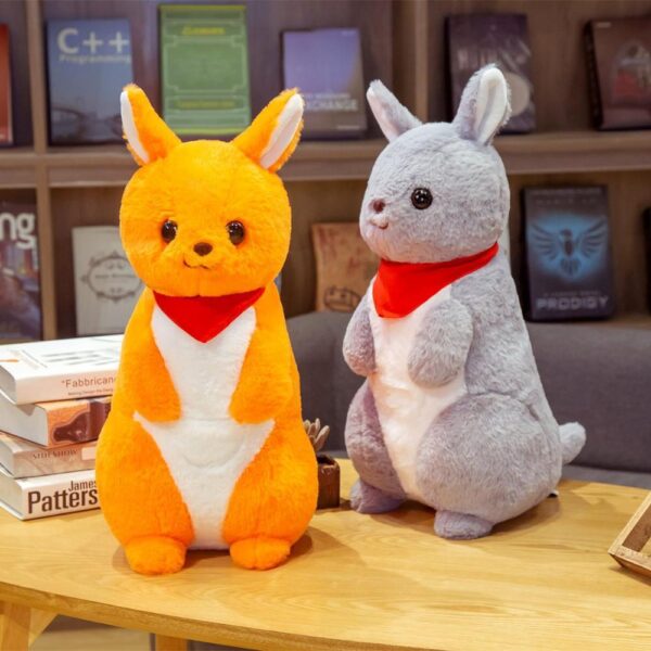 6ecafce5-bf4d-4a0d-ba4c-46f39e57da7d.jpg Adorable Kangourou en peluche