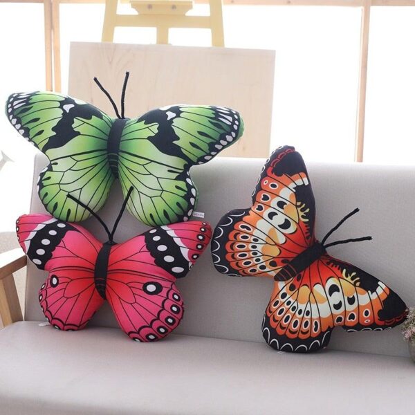 7294217f-3cf6-4225-9fc4-a7283b53a09d_27ce4b07-c7dc-42d4-b0bd-badf92846241.jpg Papillon réaliste