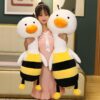 Mignon canard habillé en abeille
