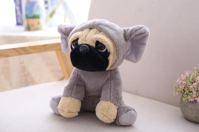 Adorable poupée chiot carlin en peluche