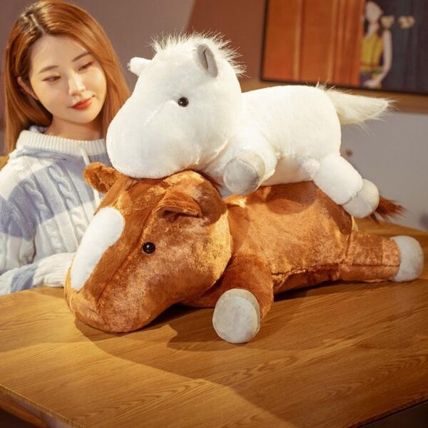 841a5609-aaf7-42dc-a7dd-35d2c5d986b4.jpg Peluche cheval couché super mignon