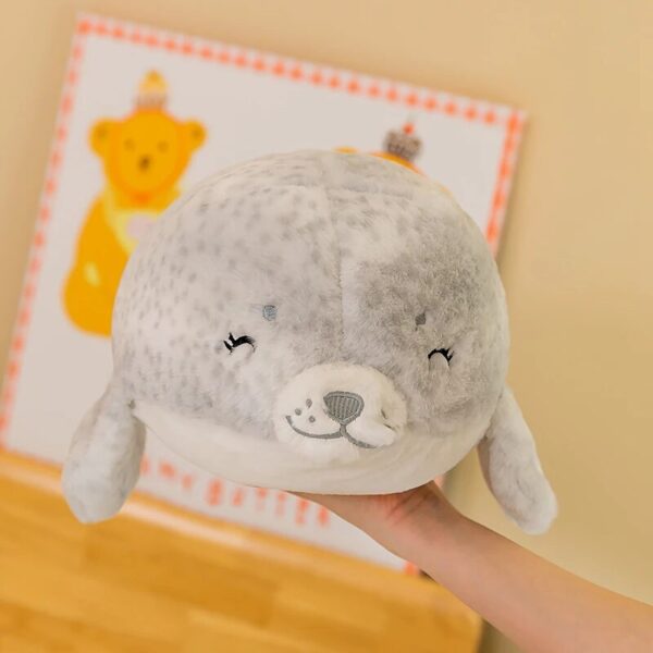 Sabfc2d6c2366487c93a52842d1f71a75r_7cb0be14-dd30-4f0c-83d4-a3fd48c4ef5c.jpg Peluche Seal-a-Hug