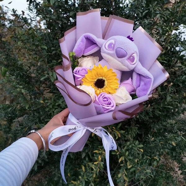 Peluche Lilo Stitch avec bouquet de fleurs Rose Savon