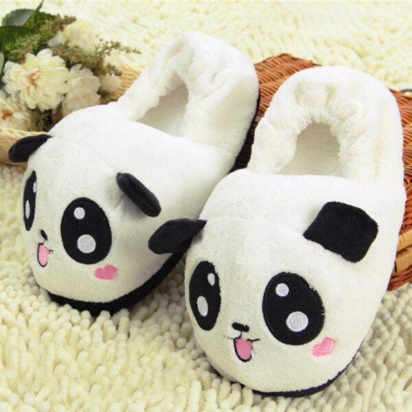 a118b4ea-3fce-484a-be5e-7edd636313f3.jpg Chaussons aux yeux de panda