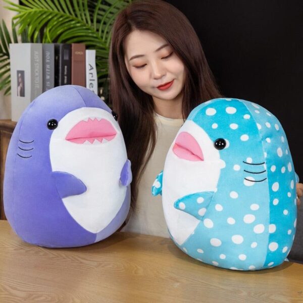 aa9b6a45-5766-44ac-a287-5011c7de81d5_536083a3-aadd-41b0-868b-49a1513e9f08.jpg Peluches requin et baleine tachetée