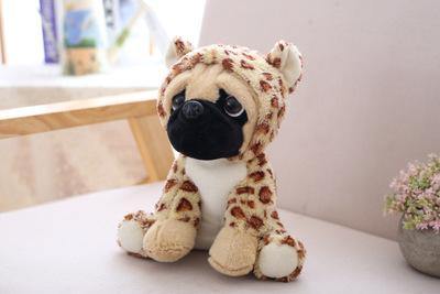 Adorable poupée chiot carlin en peluche