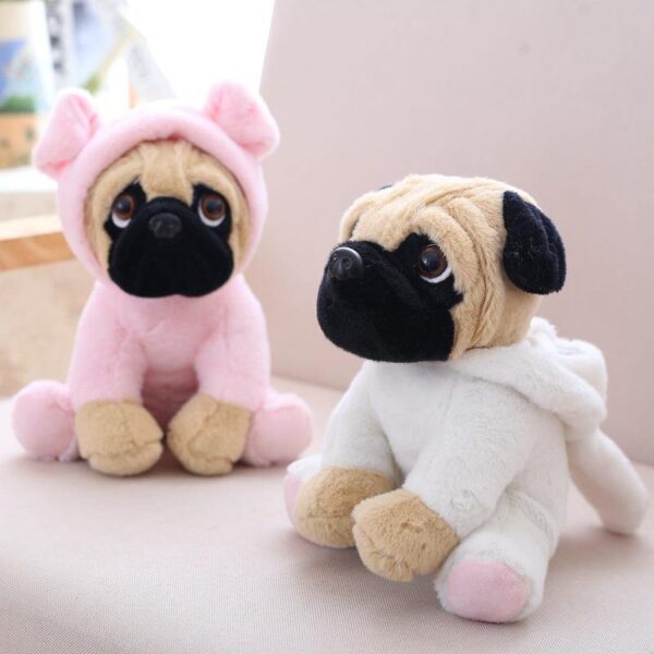 bf0f9c5953b31b7d872809bfedf938d7_bce488f4-da44-44ea-be4e-b30823a9cb8e.jpg Adorable poupée chiot carlin en peluche