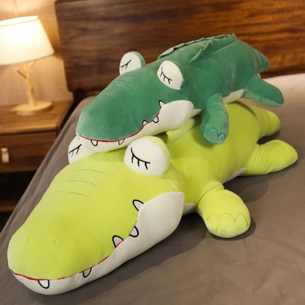 crocodile-peluche-endormie-vert.jpg Peluche Crocodile Endormie