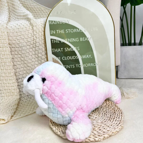 Peluches colorées phoque, otarie et narval