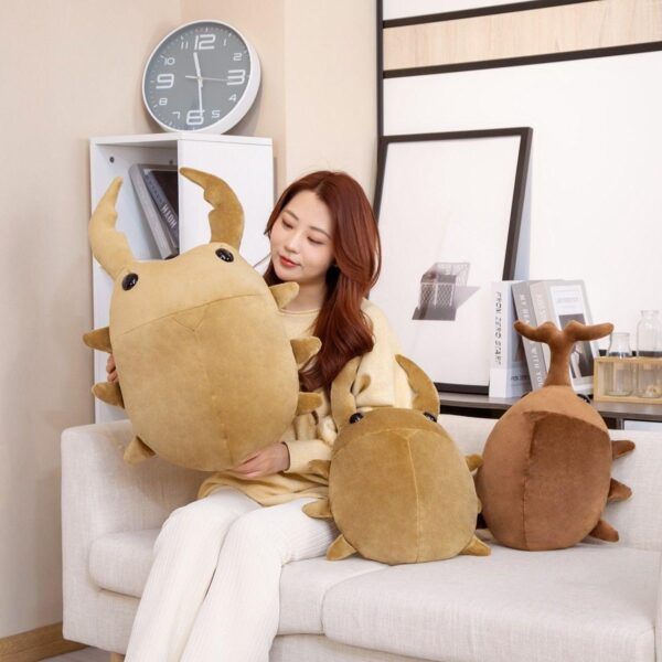 d8124ecd-0ef4-43f8-8a43-e7ea8e48448a.jpg Peluche scarabée spectaculaire
