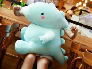 Bébé dinosaure doux et chou aux joues roses