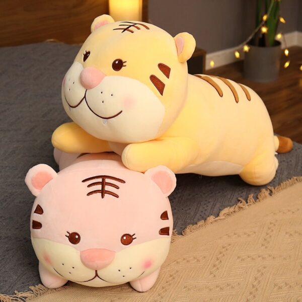 doudou-tigre-couche-coussin.jpg Doudou Tigre Rose