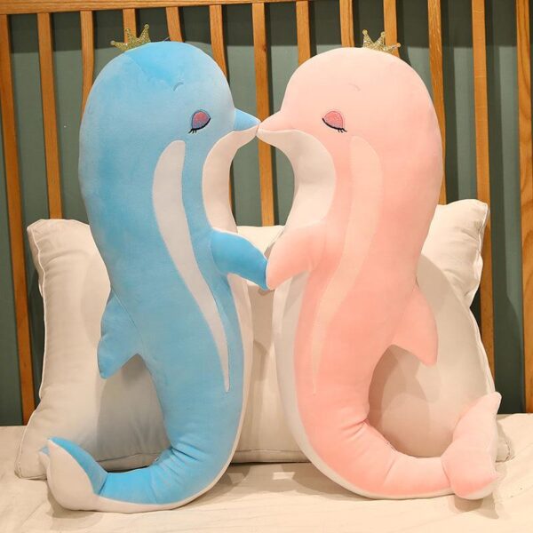 f8e1d0a6-e141-41f4-834b-bbaf9eef3946.jpg Peluche Dauphin en forme de coeur