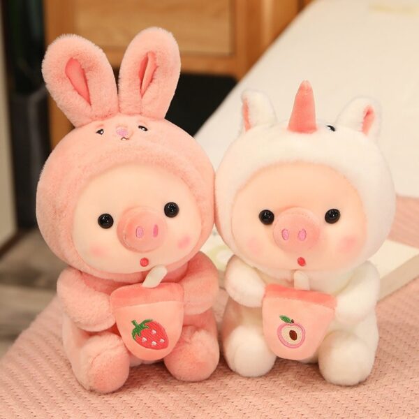 peluche-bebe-cochon-deguise.jpg Peluche Bébé Cochon Déguisé