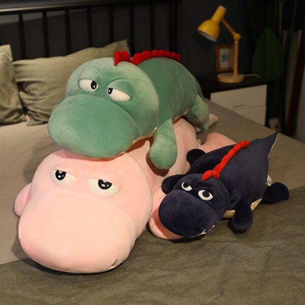 peluche-crocodile-blase-trois-couleurs.jpg Peluche Crocodile Blasé