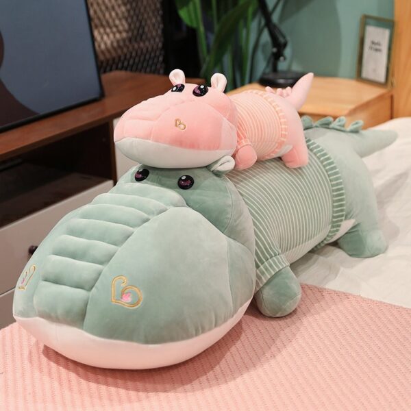 peluche-crocodile-gentil-yeux-brillants.jpg Peluche Crocodile Gentil