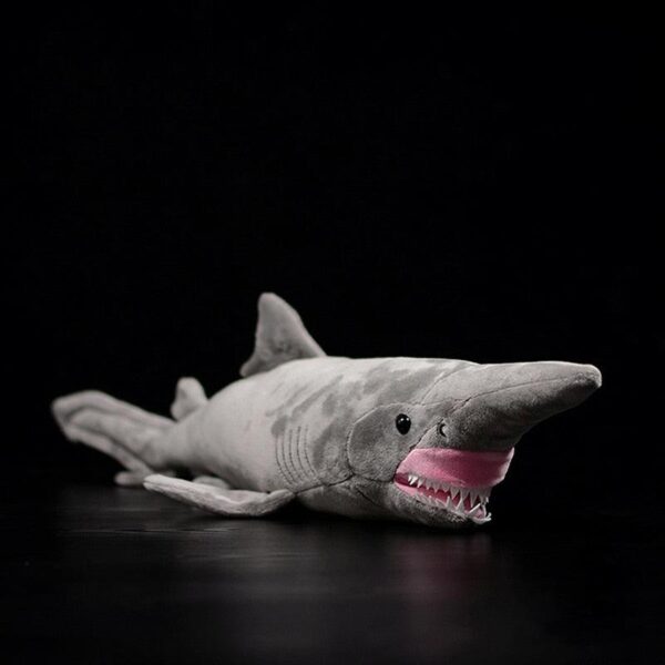 product-image-1090975128_909be436-8c5e-4284-b546-c2f82bdc0362.jpg Poupée en peluche Goblin Requin de 26" de long et réaliste
