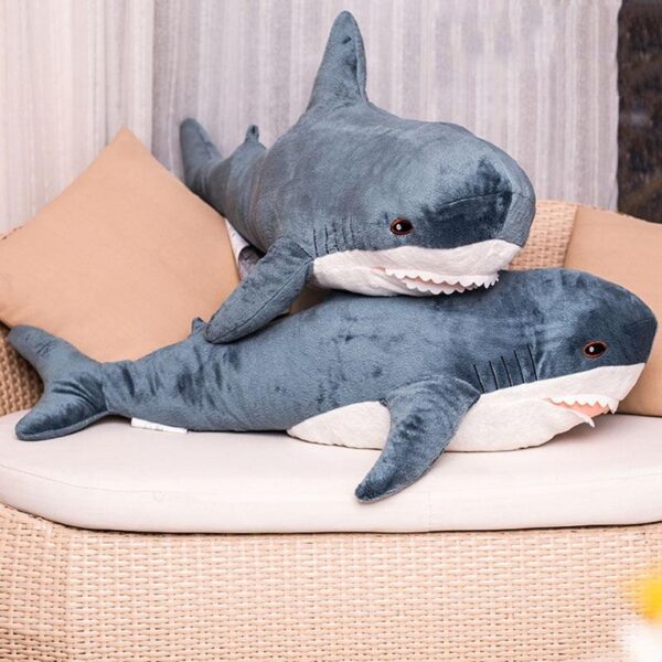product-image-1620786155_308e7f25-1be6-4fd3-97aa-1723913af446.jpg Peluche grand requin blanc à la morsure géante