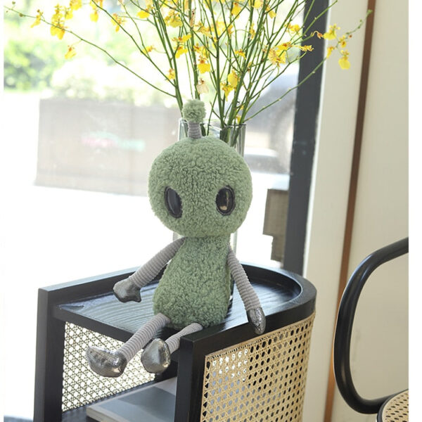 Jouet en peluche extraterrestre aux grands yeux