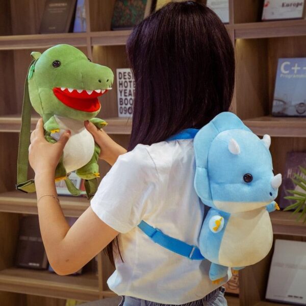 product-image-1692607411_97dac502-178a-45d4-99e8-2c8a220b9fbd.jpg Sac à dos en peluche Tyrannosaurus et Triceratops de 13" pour les enfants