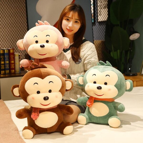 product-image-1697754247_29659015-3244-4a7a-b1c1-c9cc1ebf846d.jpg 9" - 19.5" Jouets en peluche singe mignon avec écharpes