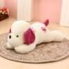 Peluche chien à grandes oreilles avec un coeur d'amour