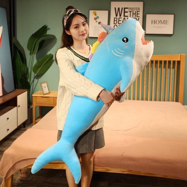 product-image-1783254911_306ded95-a314-4068-8ced-940e5dc4c17b.jpg 13" - 37" Peluche Licorne Requin Créative et Amusante