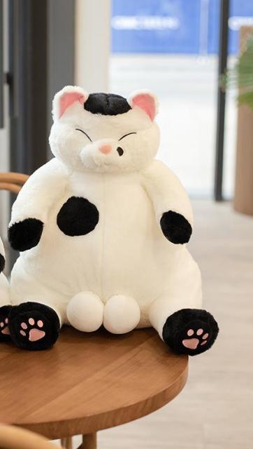 Mignon chat paresseux en peluche