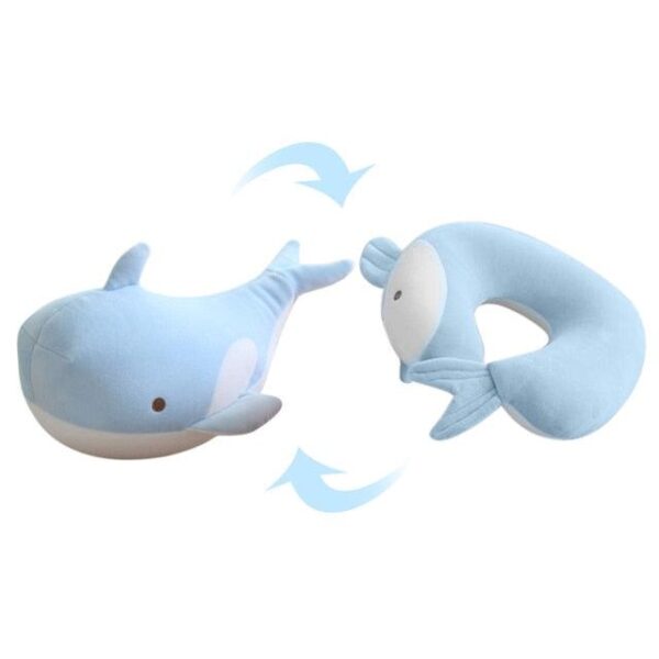 product-image-1829551352_bb1aa707-2fde-4092-a394-660989103f79.jpg Oreiller de voyage réversible en peluche baleine