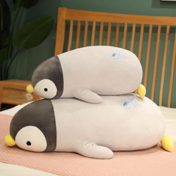 product-image-1901635896_e8ebe7ee-6691-4543-b7d3-2d527910ffda.jpg Oreiller en peluche pingouin câlin