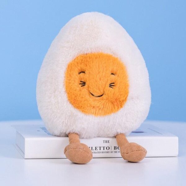 Poupées en carton avec des œufs à la coque