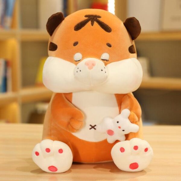 Animaux en peluche tigre assis avec du thé au lait