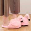 Pantoufles en peluche flamant rose