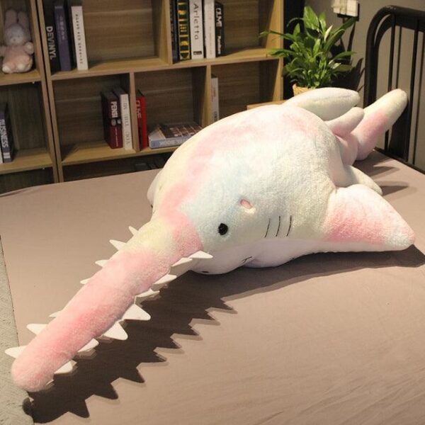 Animal en peluche requin à dents de scie dominateur