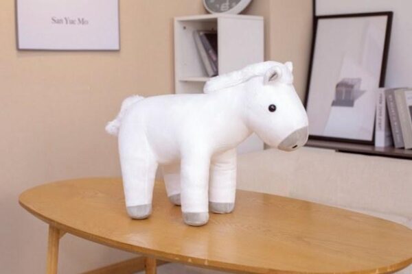 Poupées en peluche cheval assis