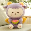 Animaux en peluche en forme de mouton tenant une pastèque