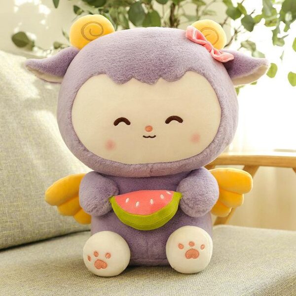 Animaux en peluche en forme de mouton tenant une pastèque