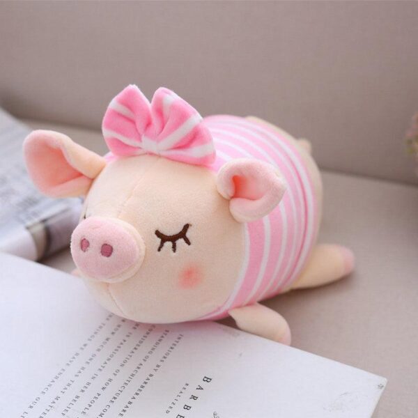product-image-812804640_9dee463b-f42b-42af-af00-9cd8b1c835dd.jpg Peluche cochon avec nœud